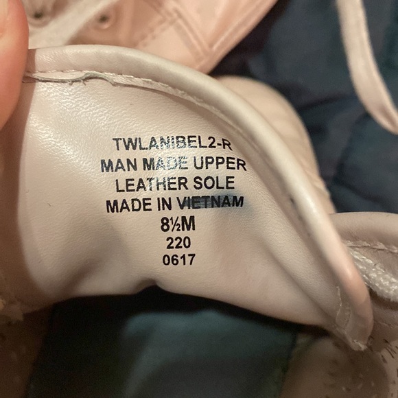 Womens US8 1/2 Tommy Hilfiger pink tennis shoes - Picture 4 of 5